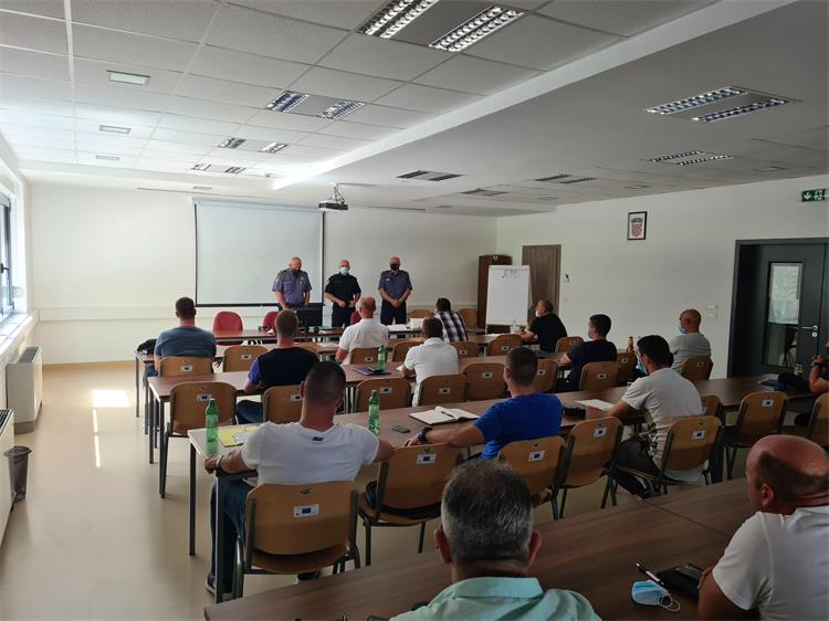 Slika /02_vijesti/2021/6 mjeseci/Prometni redari x.jpg